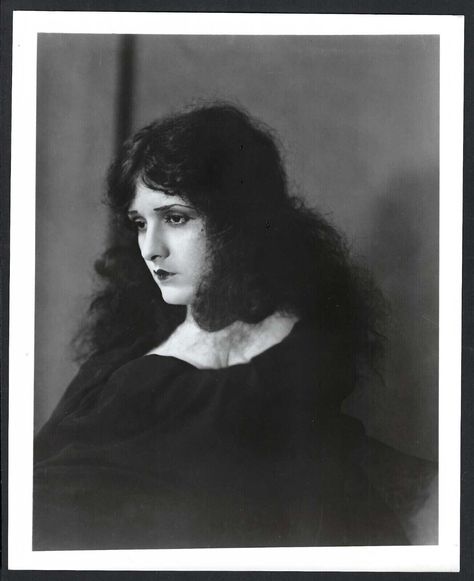 Evelyn Brent, Female Movie Stars, Pre Code, Silent Film, Old Hollywood Glamour, Hollywood Glamour, Old Hollywood, Movie Stars, Mona Lisa