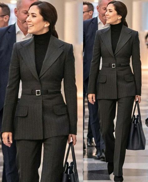 Womens Suits Business Power Dressing, Latest Suit Design 2024 For Women, Courtroom Attire Women, Professional Office Outfit, Stylish Business Outfits, Kroonprinses Mary, Stylish Office Wear, Looks Kate Middleton, Business Dress Women