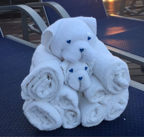 Picture of Towel bear - Carnival Paradise Animal Towels, Carnival Paradise, Cruise Magnets, Washcloth Animals, Towel Origami, Washcloth Crafts, Fancy Towels, Ideas For Parties, Paper Towel Crafts