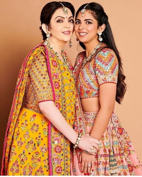 Here's How Nita Ambani Nailed The 'Mother Of The Bride' Look At The Grand Ambani Wedding! Kurti Designing, Uncut Necklace, Groom Outfit Inspiration, Mother Of The Bride Looks, Isha Ambani, Radhika Merchant, Nita Ambani, Wooden Temple, Ethnic Beauty