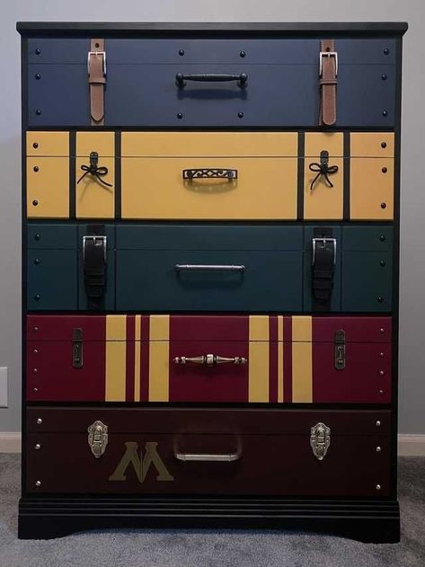 Harry Potter Baby Room, Harry Potter Kids Room, Suitcase Dresser, Harry Potter Suitcase, Modern Minimalist Room, Harry Potter Baby Nursery, Hogwarts Bedroom, Harry Potter Themed Bedroom, Harry Potter Themed Room