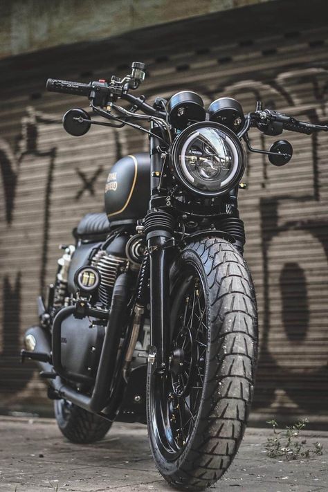 Custom Royal Enfield Interceptor 650 Looks Stealthy In Black & Gold Classic 350 Royal Enfield, Royal Enfield Interceptor 650, Royal Enfield Interceptor, Interceptor 650, Royal Enfield India, Royal Enfield Modified, Enfield Bike, Enfield Himalayan, Enfield Motorcycle