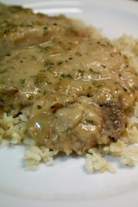 Slow Cooker Smothered Pork Chops | I Heart Recipes Southern Smothered Pork Chops, I Heart Recipes, Pork Chops And Gravy, Smothered Pork, Easy Pork Chops, Recipes Restaurant, Easy Pork Chop Recipes, Pork Chop Recipes Baked, Heart Recipes