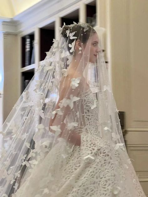 Wedding Face Veil, Wedding Dress Forest, Butterfly Veil, Christian Veils, Unique Wedding Veils, Lace Edge Veil, Beaded Wedding Veils, Cathedral Bridal Veils, Cathedral Veil