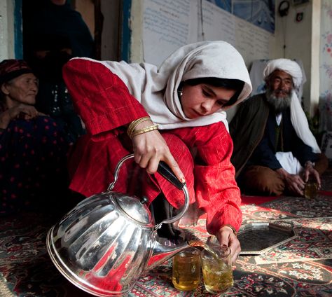 Afghan Tea, Green Tea Party, Afghanistan Landscape, Timbuktu Mali, Afghan Culture, African Dance, Travel Africa, Afghan Girl, Party Organization