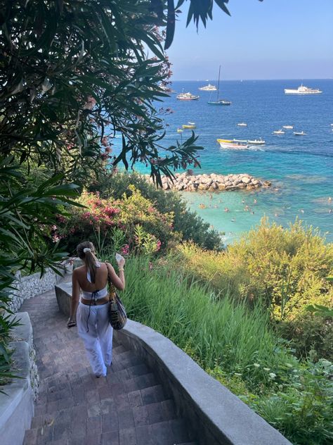 Capri Picture Ideas, Amalfi Coast Italy Photo Ideas, Amalfi Coast Photo Ideas, Capri Instagram Pictures, Capri Italy Aesthetic, Amalfi Aesthetic, Italy Capri Aesthetic, Capri Aesthetic, Capri Inspo Pics