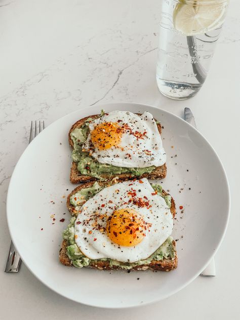 Avo Toast, Nutritious Smoothies, Hello October, Stuffed Avocado Healthy, Food Style, Easy Healthy Breakfast, Breakfast Recipes Easy, Easy Breakfast, Aesthetic Food