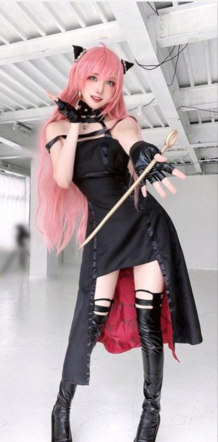 Anya Cosplay, Yor Cosplay, Cosplaystyle Female, Spy X Family Cosplay, Couple Cosplay, Family Cosplay, Punk Style Outfits, Top Cosplay, Anime Cosplay Makeup