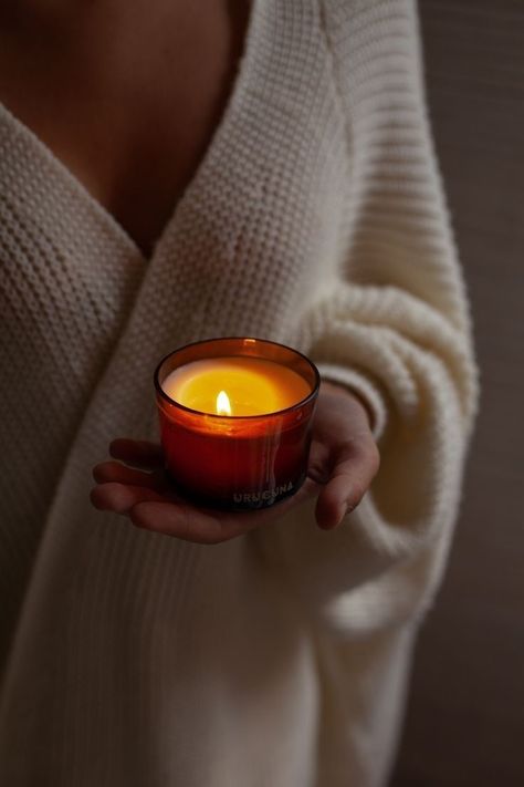 Vela Aesthetic, Candle Photography Ideas, Candle Photoshoot, Deep Red Nails, Bedroom Photography, Minimalist Candles, Candles Photography, Candle Store, Aesthetic Candles