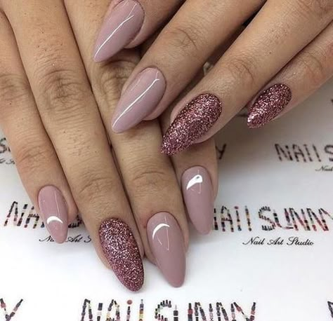 45+ Designs with Nude Nail Polish: Choosing perfect nude is quite a challenge. It is much easier with other colors. Look at our collection of nudes. #Nails #NailArt #NailDesigns Bridal Nail, Nails 2018, Nagellack Trends, Nude Nail Polish, Nail Decor, Nude Nail, Glitter Colors, Glamorous Nails, Nail It