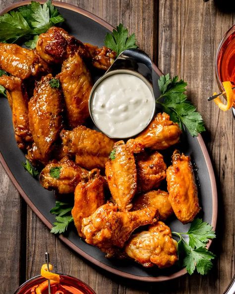 Sweet and Spicy Honey Garlic Chicken Wings - Cooking With Wine Blog Crispy Buffalo Chicken Wings, Spicy Honey Garlic Chicken, Honey Garlic Wings, Buffalo Chicken Sauce, Super Bowl Party Food, Honey Garlic Chicken Wings, Garlic Wings, Chicken Wing Recipes Baked, Garlic Chicken Wings