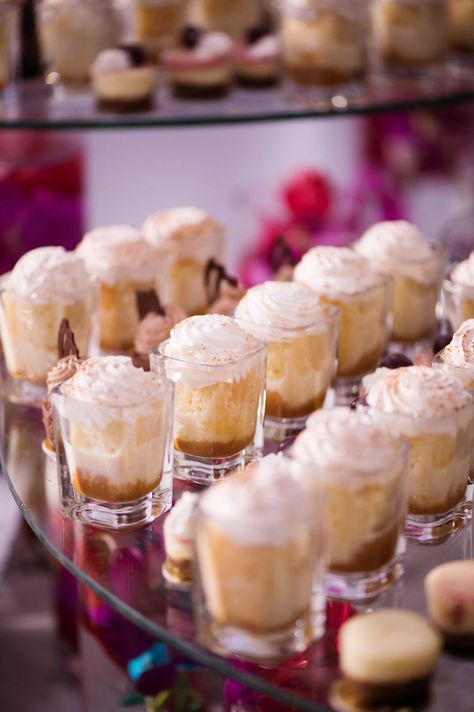 Shooter Desserts, Cake Shooters, Leche Cake, Cake Shots, Dessert Cups Recipes, Dessert Shooters, Mini Dessert Cups, Dessert Shots, Leches Cake