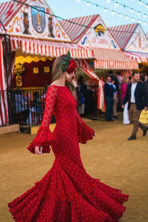 Spanish Clothing Style, Spanish Traditional Clothing, Spanish Fashion Women, Spanish Style Fashion, Spanish Dresses, Spanish Clothes, Flamenco Dresses, Spanish Style Decor, Spanish Outfits