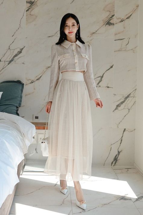 Formal Long Skirt Outfit, Korean Dress Elegant Short, Formal Long Skirt, Korean Dress Elegant, Outfits Juveniles, Long Skirt Outfit, Dynasty Outfits, Elegant Outfit Classy, Korean Casual Outfits