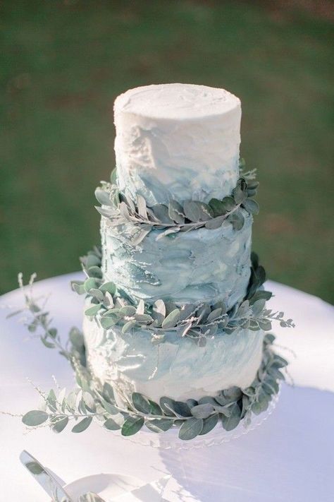 Greenery Buttercream Wedding Cakes #cakes #weddingcakes #greenweddingcakes December Wedding Colors, Eucalyptus Wedding Decor, Vintage Pasta, Colorful Wedding Cakes, Green Wedding Cake, Colors Nails, Chic Vintage Brides, Purple Cakes, Buttercream Wedding Cake