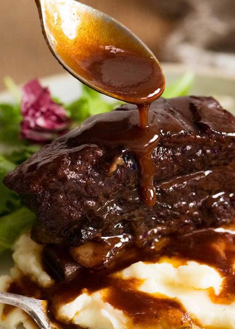 Braised Beef Recipes, Braised Beef Short Ribs, Beef Short Rib Recipes, Winter Meals, Slow Cooked Meat, Pepperocini Recipes, Short Ribs Recipe, Red Wine Sauce, Cornbread Recipe