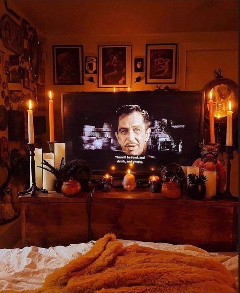 Cozy Horror Aesthetic, Spooky Interior Design, Halloween Themed Bedroom Ideas, Vintage Halloween Room, Spooky Bedroom Aesthetic, Horror Bedroom Aesthetic, Spooky Room Aesthetic, Halloween Themed Room, Halloween Cabin