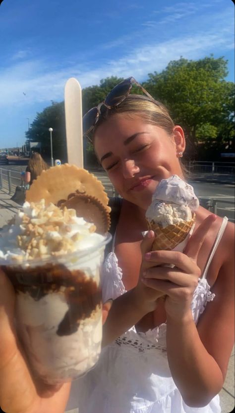 Girl with ice cream in summer time Rare Features, Vibe Aesthetic, Summer Ice Cream, Photo Summer, Eating Ice Cream, Cream Aesthetic, Summer Fun List, Summer Goals, Summer Plans