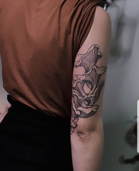 Mycology Tattoo, Gothic Mushroom Tattoo, Mushroom Sleeve Tattoo, Isopod Tattoo, Morel Mushroom Tattoo, Eat Tattoo, Blatt Tattoos, Mushroom Tattoo, Crow Tattoo Design