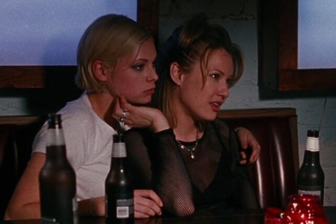 Alyssa (Joey Lauren Adams) and Kim (Carmen Llwyn), "Chasing Amy" Chasing Amy Movie, Joey Lauren Adams, Chasing Amy, Slc Punk, Jason Mewes, Doom Generation, Mysterious Skin, Teenage Wasteland, Kill Your Darlings