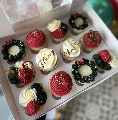 Christmas Cupcake Designs, Christmas Cupcake Decorations, Christmas Muffins, Christmas Cupcakes Recipes, Christmas Cupcakes Decoration, Christmas Themed Cake, Cupcake Decorating Tips, Christmas Cake Designs, Christmas Cupcake