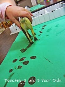 Teaching 2 and 3 Year Olds: Preschool Farm Theme: Animal Tracks Open Ended Farm Art, Farm Process Art Preschool, Farm Provocation, Preschool Farm Theme, Farm Unit Preschool, Paint Area, Farm Sensory, Farm Week, Preschool Farm