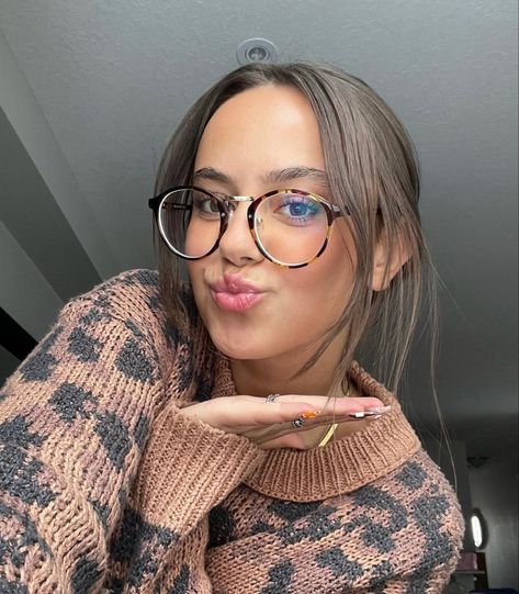 Spencer Barbosa Pictures, Spencer Barbosa Glasses, Spencer Barbosa Aesthetic, Spencer Barbosa Outfits, Glasses Selfie, Glasses Inspo, People With Glasses, Glasses Outfit, Glasses Inspiration