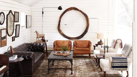 15 Envy-Inducing Celebrity Living Rooms via @mydomaine Furnitur Ruang Keluarga, Autumn Interior, Portia De Rossi, Casa Vintage, Mirror On The Wall, Design Del Prodotto, Ellen Degeneres, Living Room Leather, Celebrity Houses