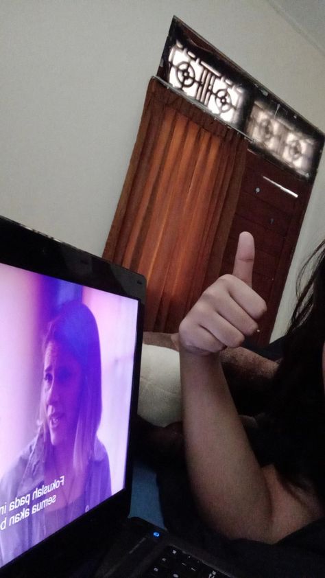 Selena Gomez, Tablet, Laptop, Film, Tv