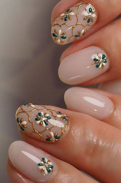 Nails For Marriage, Gold Nails Christmas, Indian Nails, Bridal Nail Art, Art Deco Nails, Work Nails, Pretty Nail Art Designs, Bridal Nails, Classy Nails