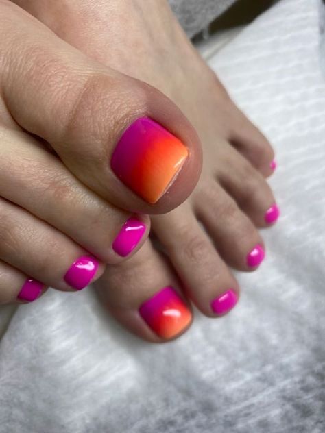 Caribbean Holiday Nails, Pink And Orange Pedicure, Orange Pedicure Toenails, Pink And Orange Toenails, Hawaii Pedicure Ideas, Ombré Pedicure, Neon Pedicure Toenails, Acrylic Toe Designs, Pink Toe Nail Designs