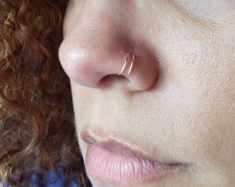 In general, the nose is pierced in three places - the side of the nose wing is flexible partition between the nostrils or the nose. The most popular and least painful piercing is one of Double Nose Ring Same Side, Double Hoop Nose Piercing, Double Nose Piercing Same Side, Least Painful Piercings, Double Nostril Piercing, Piercing Aesthetic, Double Nose Ring, Double Nose Piercing, Pink Gold Jewelry