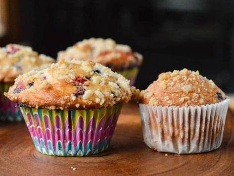 How to Make Box Muffins Better Doctored Muffin Mix Recipes, Muffin Mix Hacks, Martha White Muffin Mix, Muffin Mix Recipe, Kitchen Chemistry, Make Box, Chocolate Banana Bread Recipe, Homemade Blueberry Muffins, Brunch Cake