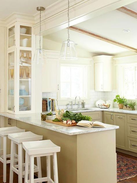 Maria Killam: How to design a kitchen with a peninsula (and when an island is better) Kitchen Cabinet Door Ideas, Kitchen With Peninsula, Peninsula Kitchen, Kitchen Peninsula, Lovely Kitchen, Dining Room Combo, New Kitchen Cabinets, Kitchen Cabinet Doors, Trendy Kitchen