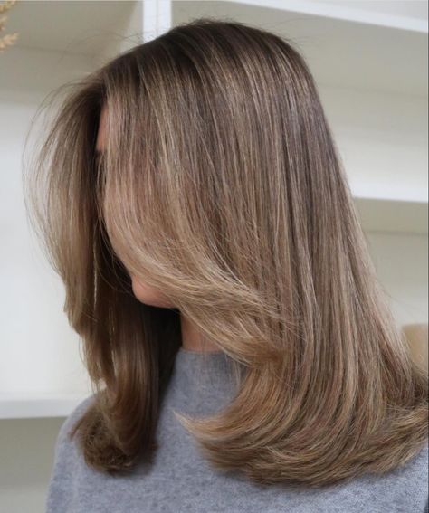 Lob Long Layers Curtain Bangs, Haircut Inspo Mid Length, Chin Length Face Frame, Cute Mid Length Haircut With Layers, Long Bob Soft Layers, Soft Perimeter Haircut, Hannah Godwin Haircut, Hannah G Hair, Collarbone Length Hair Brown