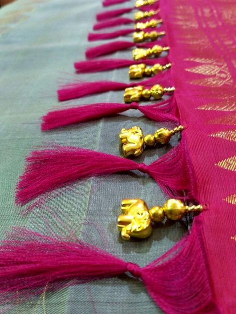 Saree Kuchu Designs Latest Simple, Kuchulu Designs, Pallu Designs, Crochet Saree, Saree Kuch, Saree Kuchulu, Magam Work Designs, Saree Kuchu New Designs, Tassels Designs