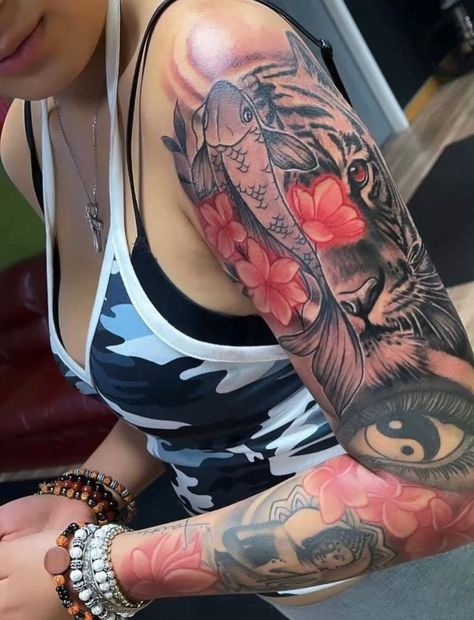 Unique Half Sleeve Tattoos, Arm Sleeve Tattoos For Women, American Traditional Tattoo Ideas, Traditional Tattoo Ideas, Cute Hand Tattoos, Pretty Hand Tattoos, Neck Tattoos Women, Tattoos For Women Half Sleeve, Buddha Tattoo