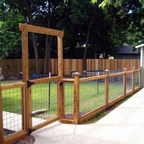 Dog Fence Ideas, Backyard Dog Area, Dog Backyard, Dog Run, Dog Yard, Dog Area, Patio Fence, Diy Fence, Front Yard Fence