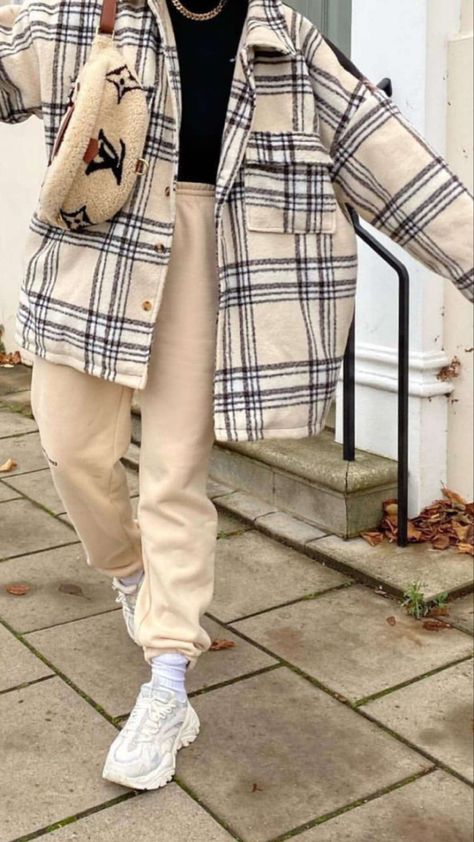 Shaket Jacket Outfit, Flannel Jacket Outfit, Plaid Jacket Outfit, Khakis Outfit, Fall Outfits 2022, Sixth Form Outfits, Flannel Coat, Fall Streetwear, Aesthetic Fall