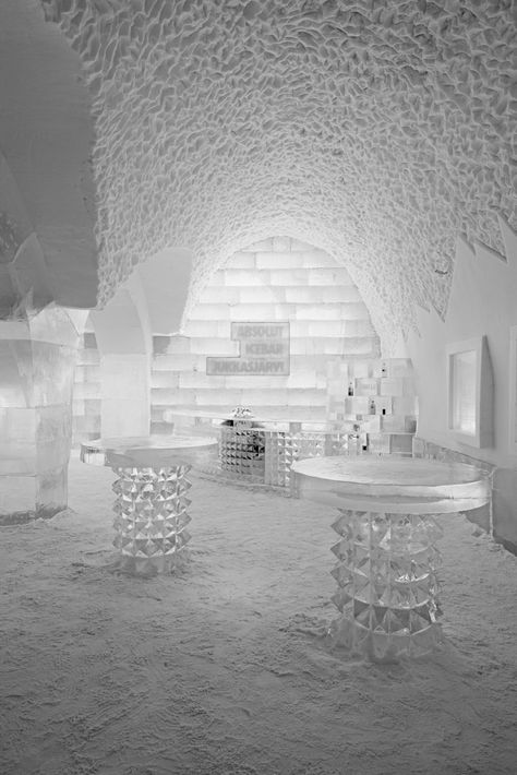 Icehotel by Ake Larsson, Jukkasjarvi, Sweden, 2010 Winter Interior Design, Ice Party, Ice Palace, Chill Zone, Snow Theme, Ice Hotel, Snow Sculptures, Hotel Concept, Ice Bars