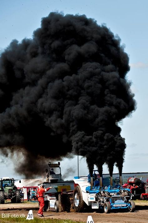 # Rolling Coal Pulling Tractor http://www.wealthdiscovery3d.com/offer.php?id=ronpescatore Traktor Pulling, Pulling Trucks, Tractor Pulls, Truck Pulling, Roof Leak, Rolling Coal, Truck And Tractor Pull, Pulling Tractors, International Harvester Tractors