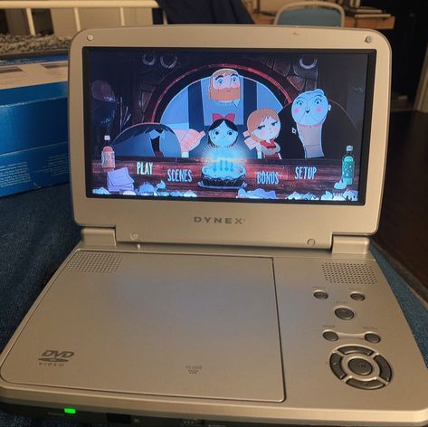 Portable Dvd Player Aesthetic, Device Aesthetic, Aesthetic Apps Games, Physical Media, Childhood Memories 2000, Dvd Players, Portable Dvd Player, Retro Gadgets, Flip Phones