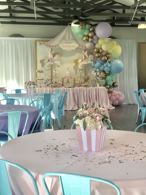 25th Anniversary Decor, Carnival Centerpieces, Carnival Birthday Theme, Pink Carnival, Carousel Baby, Carnival Baby Showers, Circus 1st Birthdays, Carousel Birthday Parties, Carnival Birthday Party Theme