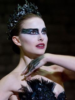 'Black Swan' controversy: 'Natalie herself did most of the dancing,' insist filmmakers Black Swan Film, Black Swan Movie, Scary Movies To Watch, Maria Schneider, Black Swan 2010, Black Swan Costume, Horror Movies Scariest, Xavier Dolan, Jane Foster