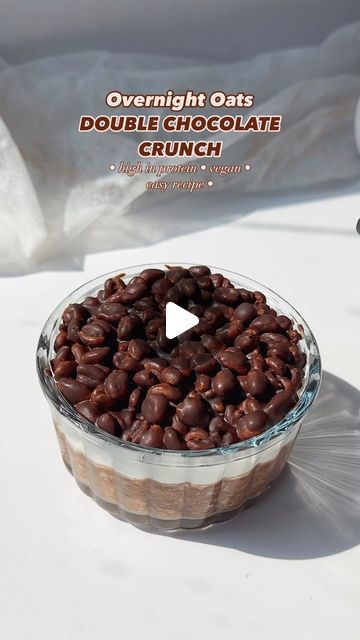 Kızıl Mutfak 🍽| Healthy | Breakfast | Oatmeal Recipes on Instagram: "DOUBLE CHOCOLATE CRUNCH OVERNIGHT OATS 🍫🤍

• vegan friendly
• healthy
• high protein
• quick and simple oatmeal recipe 
• Perfect for meal prep 

“ Recipe “ is at comments ->

you can visit my page for more @kizilmutfak 🥰

#healthyfoodinspo #overnightoats #overnightsoats #overnightoatmeal #veganfood #porridge #overnightoatsrecipe #breakfast #breakfastideas #overnightoat #vegan #oatsovernight #oat #oats #chocolateoats #chocolateoatmeal #oatmeal #crunchyoats  #proats #oatmeals #oatmealbowl #oatmealporn #oatmealrecipe #fitfoodie #proteinoats #healtyfood #proteinoatmeal #veganoatmeal #oatsforbreakfast #veganoats" Healthy Breakfast Oatmeal, Overnight Oats Vegan, Simple Oatmeal, Easy Oatmeal Recipes, Healthy Oatmeal Breakfast, Vegan Overnight Oats, Breakfast Oatmeal Recipes, Protein Oatmeal, Breakfast Oatmeal