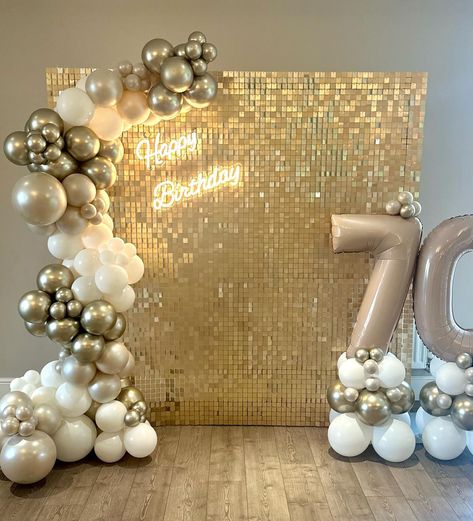 Shimmer & pearl Location: @millatcondergreen Colours: @kalisanuk @kalisanballoons #balloondecor #balloondecorations #luxuryballoons #luxuryballoonstyling #luxuryballoondecor #balloonartist #organicballoons #themillatcondergreen #bluebellcelebrations Shimmer Wall Balloon Garland, 50 Anniversary Ideas Decoration, Ballon Business, 50th Anniversary Decorations, Shimmer Wall, Gold Party, Gold Shimmer, Balloon Arch, Mini Tattoos