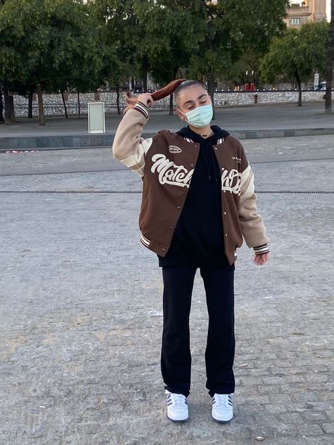 Ootd Jaket Baseball Hijab, Brown Varsity Jacket Outfit, Letterman Jacket Outfit, Varsity Outfit, Baseball Jacket Outfit, Varsity Jacket Outfit, Varsity Jacket Women, Muslim Outfits Casual, Hijab Style Casual