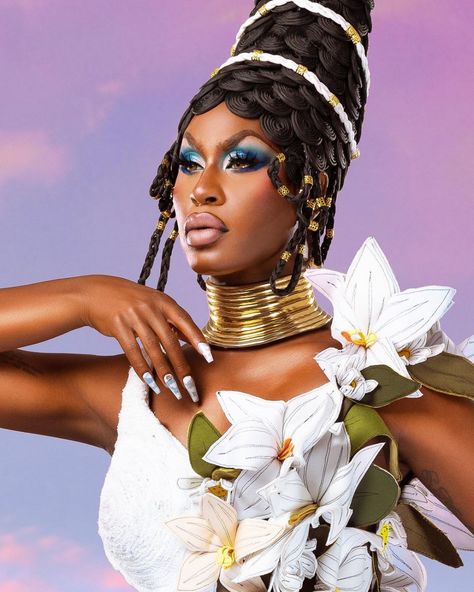 Shea Coulee, Best Drag Queens, Flora Dress, Cool Face, Stylish Celebrities, Black Women Makeup, Aesthetic Look, Blue Makeup, Artistic Hair