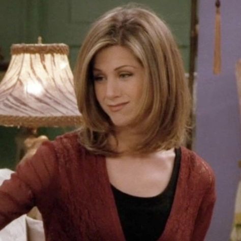 00s Vibes Aesthetic, Rachel Wallpaper, Rachel Green Aesthetic, Jennifer Aniston Short Hair, Medium Long Layered Haircuts, Rachel Green Hair, Rachel Hair, Friends Rachel, Green Icons