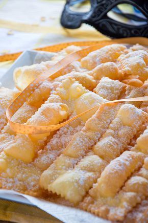 Italian Carnival, Italian Biscuits, Italian Cookie Recipes, Italian Recipes Dessert, Italian Pastries, Italian Recipe, Italian Christmas, Fried Dough, Italian Cookies